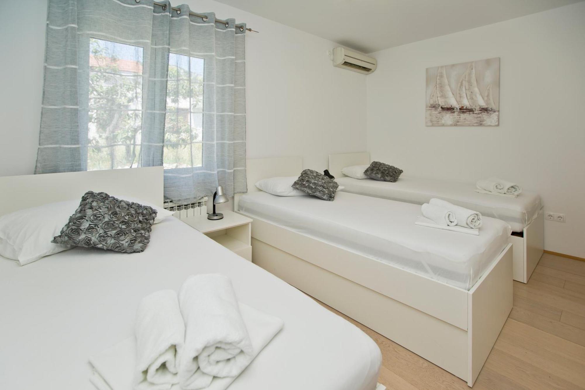 Luka'S Lodge Guesthouse & Hostel Hvar Town Eksteriør billede