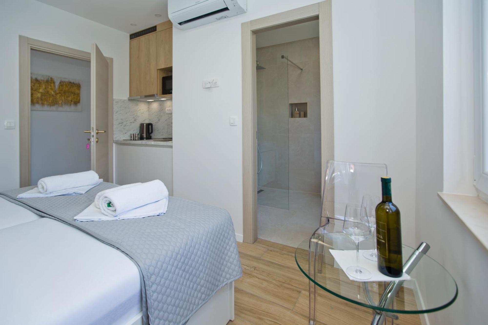 Luka'S Lodge Guesthouse & Hostel Hvar Town Eksteriør billede
